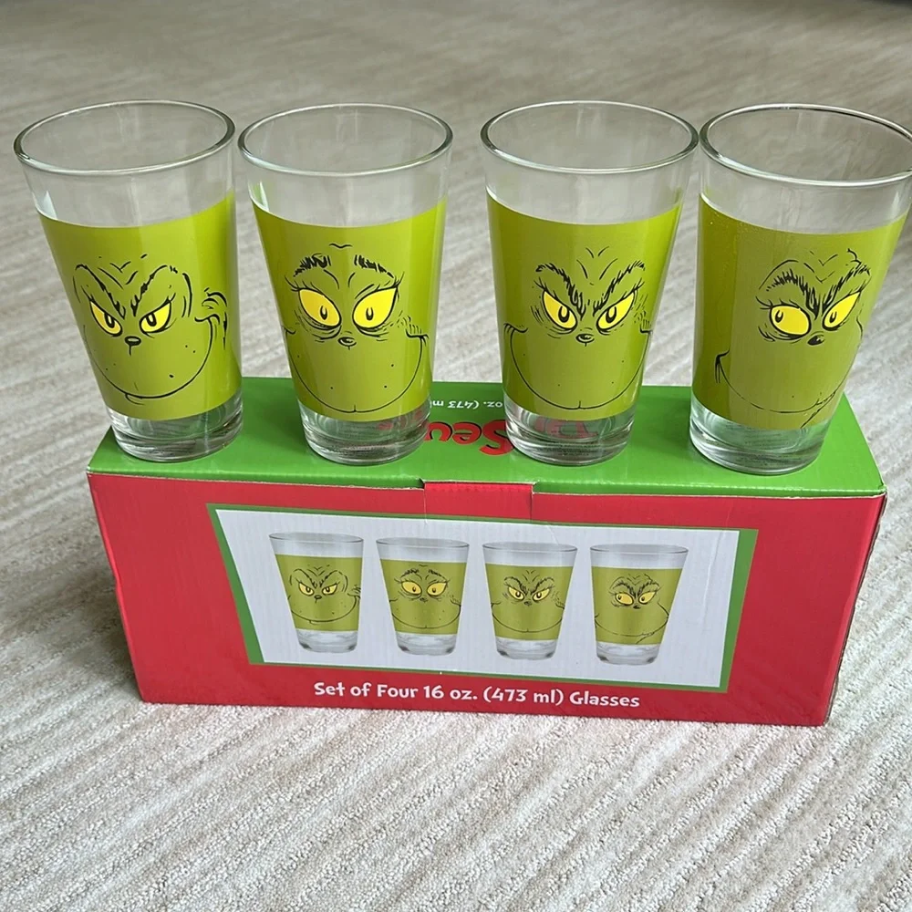 NIB The Grinch Smiles Glass Tumblers Dr. Seuss Vandor 16 Oz Drinking Item #54644